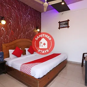 Hotel Oyo 73902 Vyttila Residency Kochi